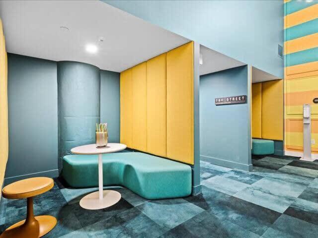 Apartment Cozysuites Gorgeous Sdo Downtown *