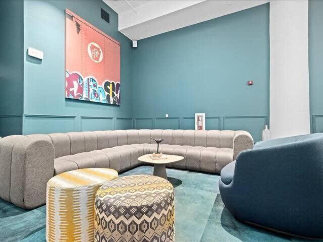 Apartment Cozysuites Gorgeous Sdo Downtown *