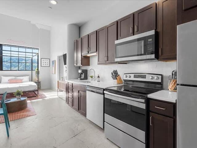 Apartment Cozysuites Gorgeous Sdo Downtown Pittsburgh